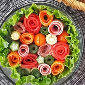 牛油果花环沙拉